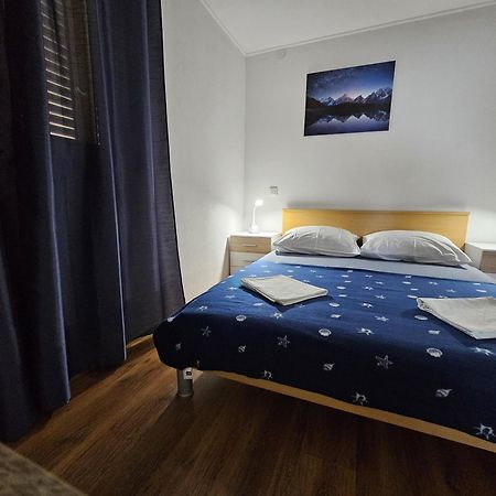 Modern Apartment Nikola In A Quiet Area Kastel Stari Luaran gambar